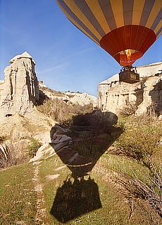 Hot Air Ballet in der bizarren Tuffsteinwelt Kappadokiens