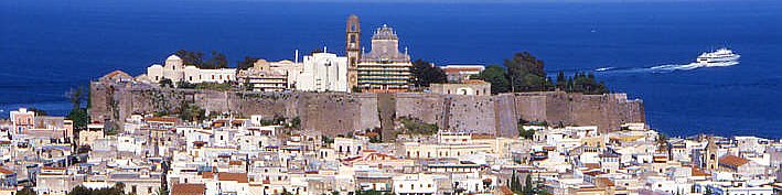 Über der Altstadt von Lipari trohnt die fast 5000 Jahre alte Burg