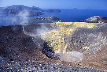 Blick vom Kraterrand in den Gran Cratere